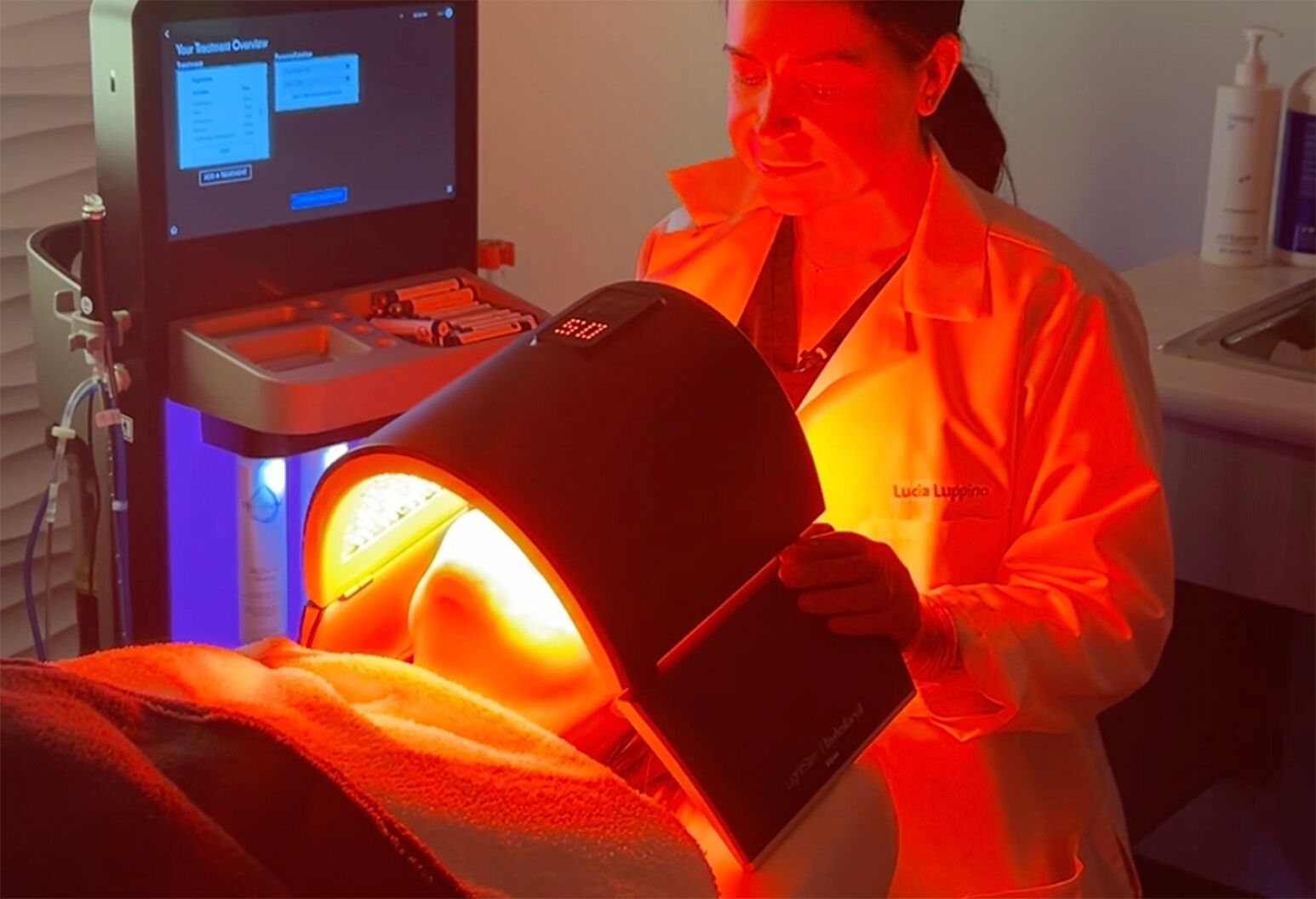 Enhancing Red Light Machine I Got A Hydrafacial: Results And What to Expect | The Well by Northwell