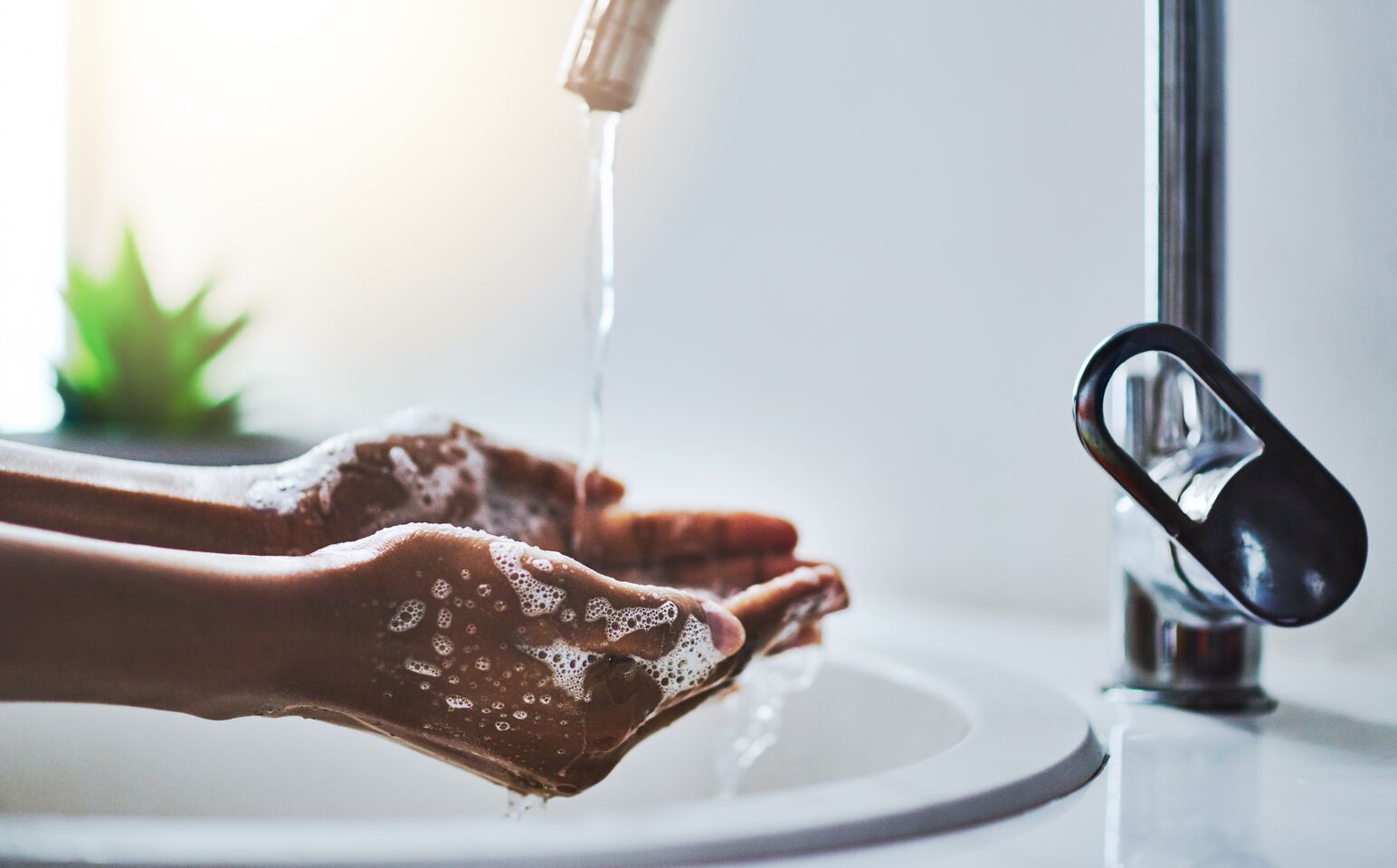 How gross is it, really, to not wash your hands after peeing