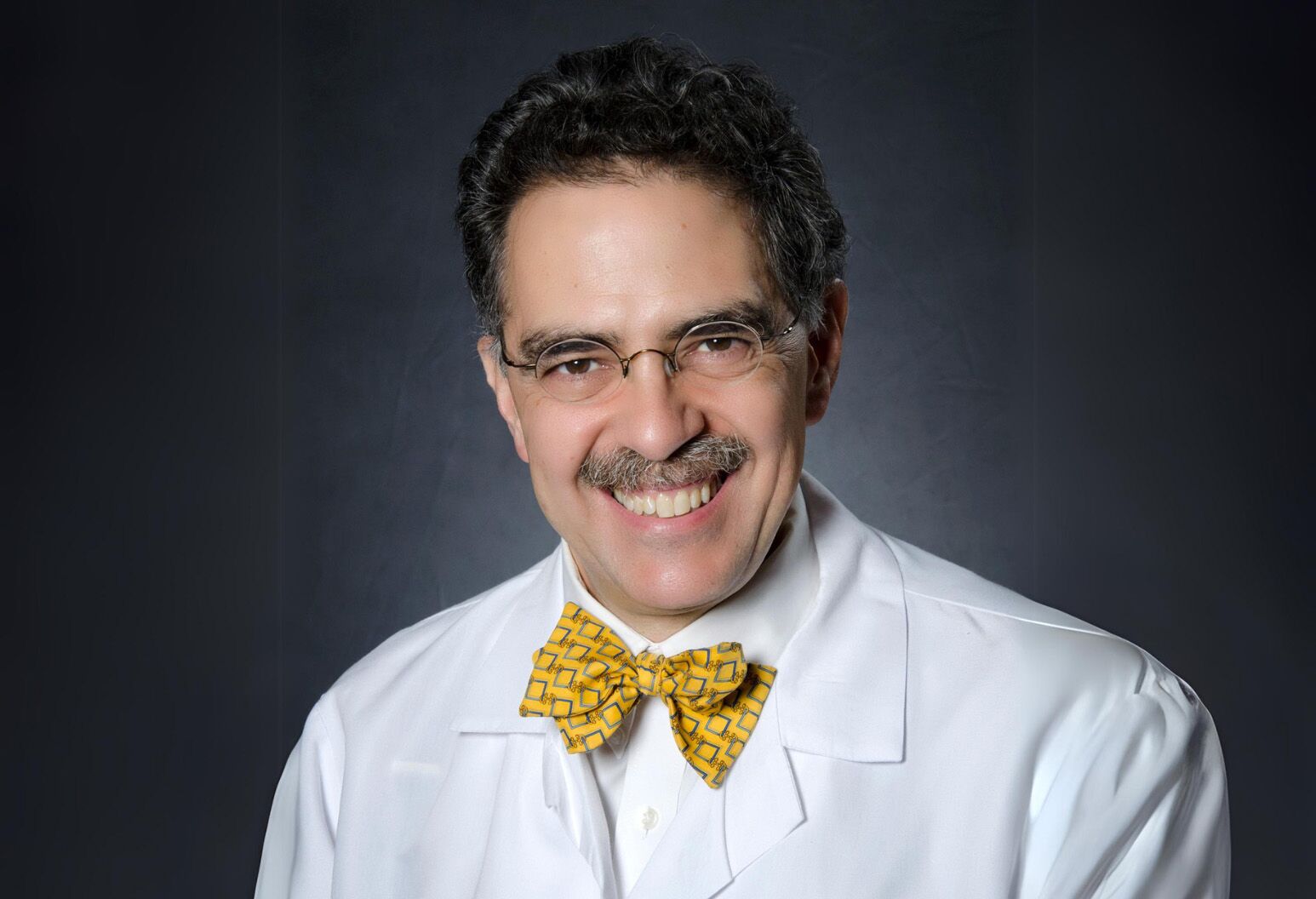 Dr. Louis Kavoussi earns 2024 Valentine Award | Northwell Health