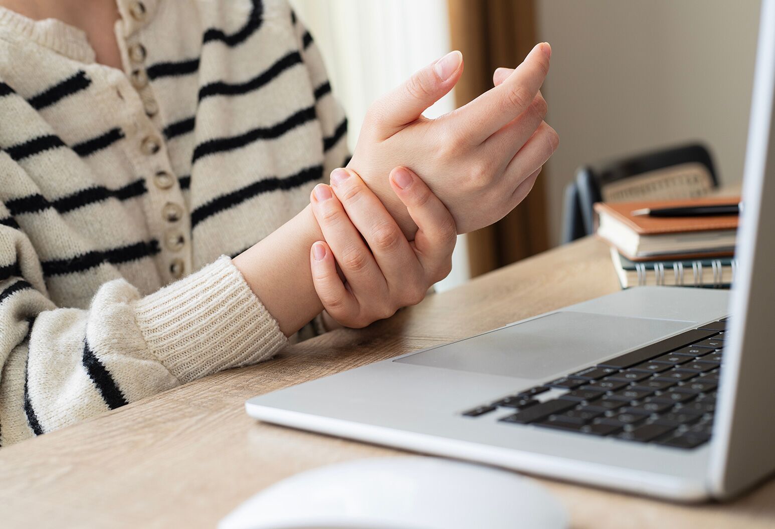 Carpal Tunnel Syndrome: Signs & Self-care Tips 