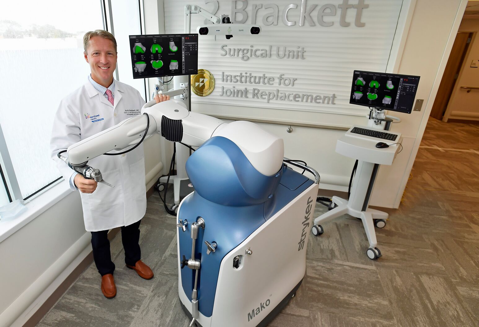 Descartar sección Resplandor The Mako robot takes hip and knee replacement surgery to the next level |  Northwell Health