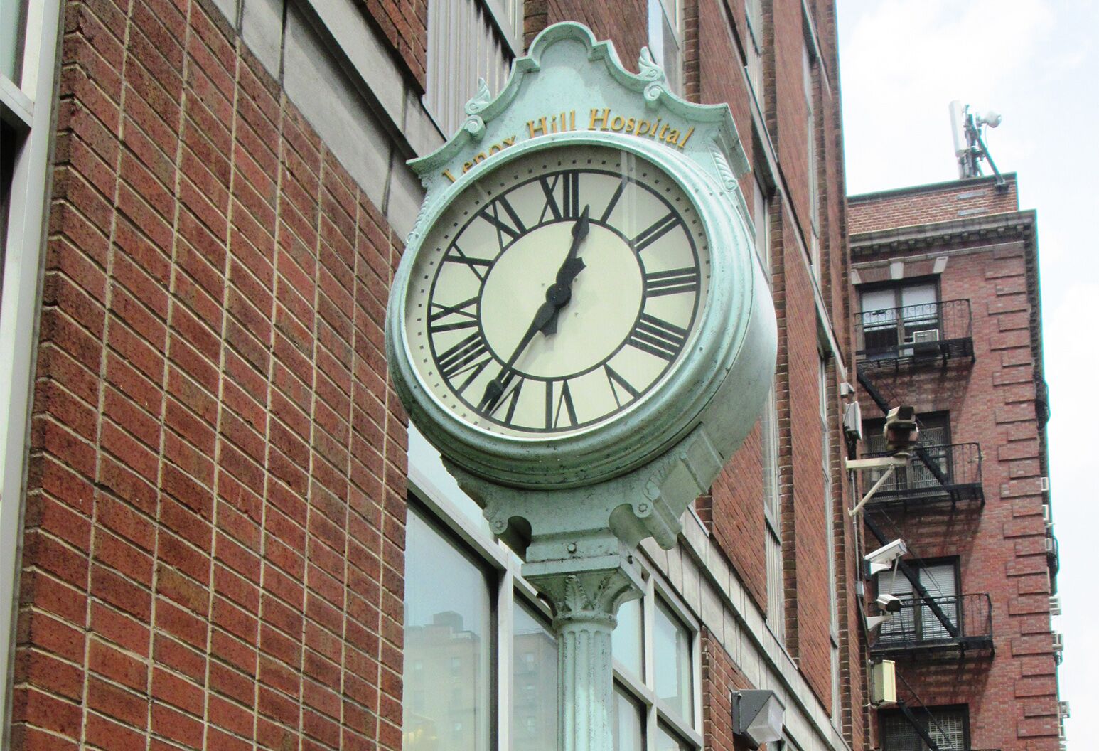 Image of Lenox Hill’s sidewalk clock