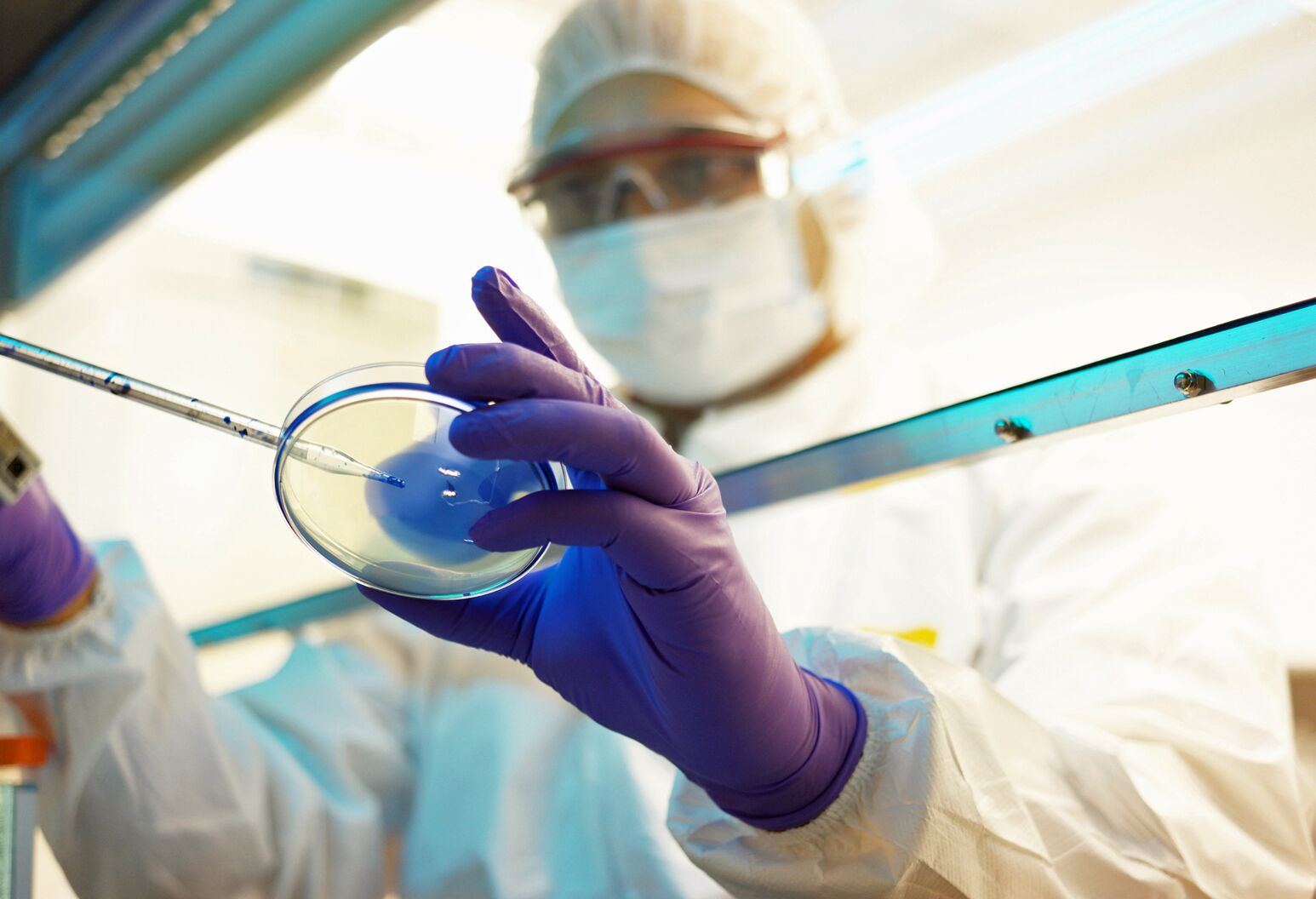 A scientist in a lab. Kevin Tracey, MD, explains why we need more treatments for COVID-19 despite the availability of the vaccine.