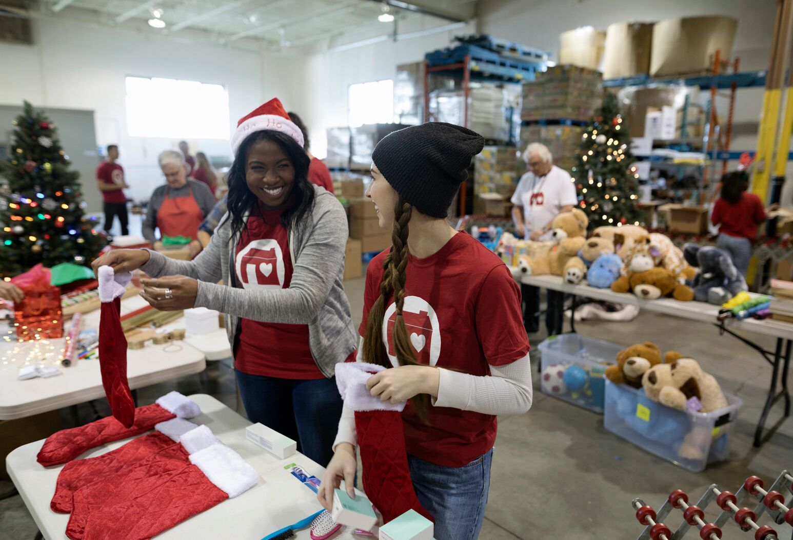 Northwell employees volunteer to bring holiday cheer to needy children
