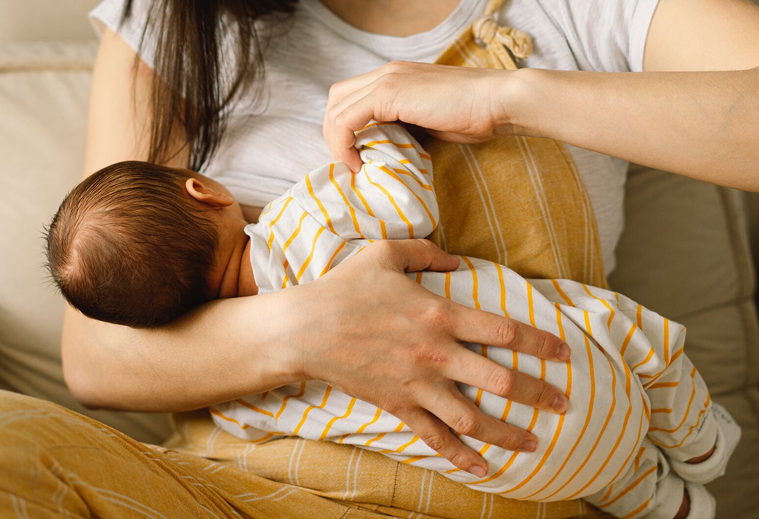 https://dam.northwell.edu/m/7c6a30740625430e/Drupal-TheWell_breastfeeding-best-practices_AS_430354782.jpg